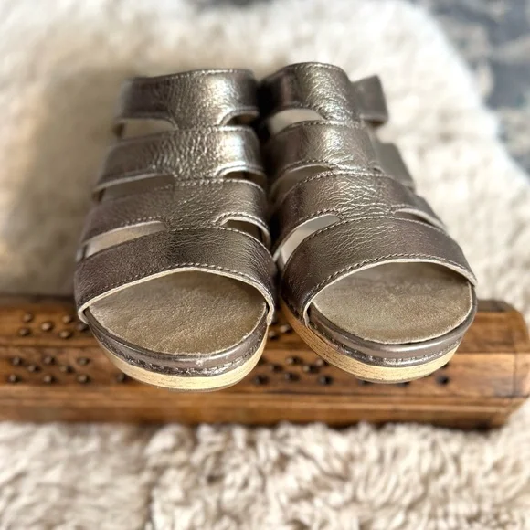 Dansko Lyndi Slide Sandal Womens EU 39 Platino Metallic Leather Wedge Platform - Picture 13 of 16